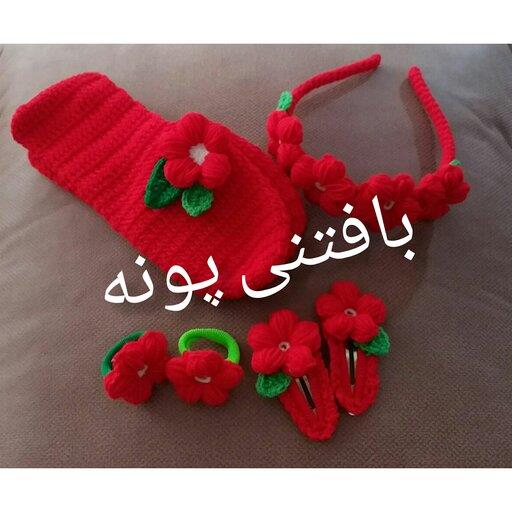 ست پاپوش و تل و گیره و کش خیلی شیک و دلبر در غرفه ی بافتنی پونه